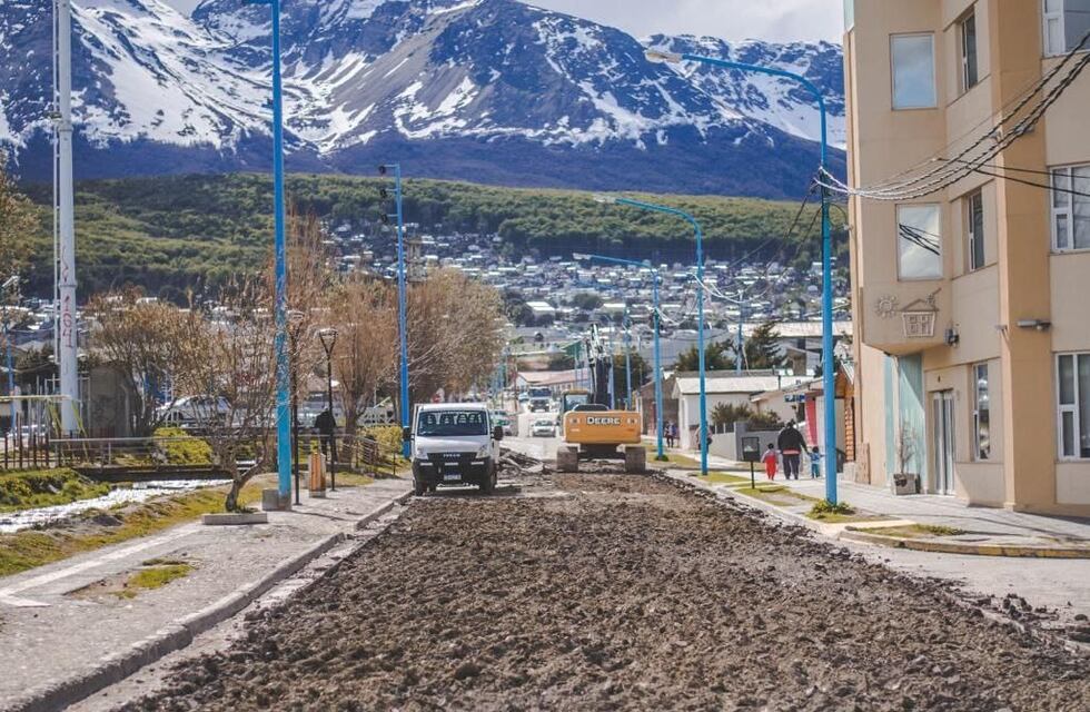 Comienzan trabajos de repavimentado en calle Damiana Fique