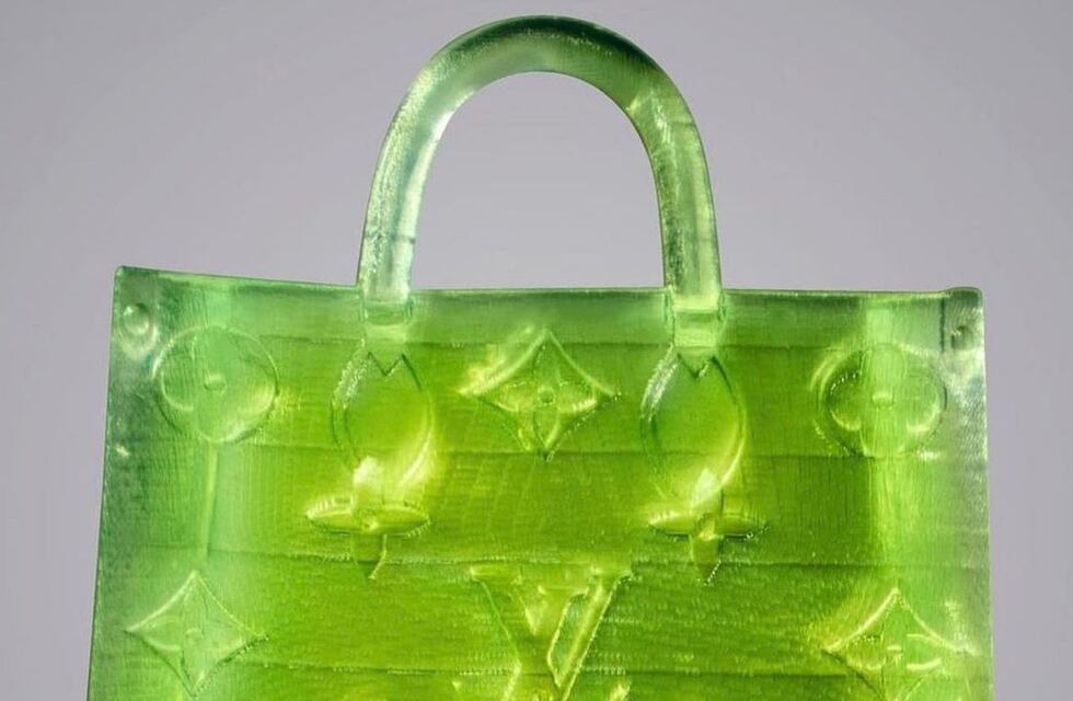 Vendieron la microcartera inspirada en Louis Vuitton: cuál fue el exorbitante precio que pagaron