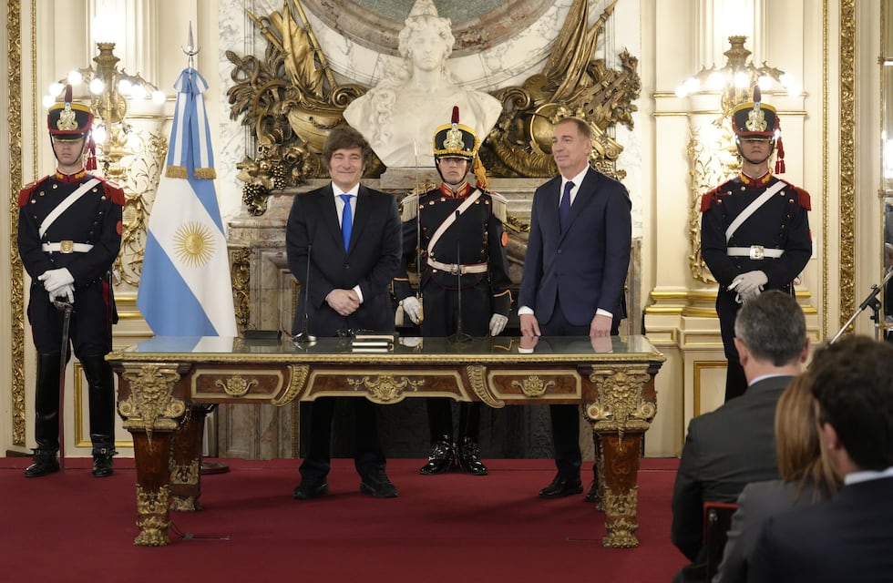 Milei le tomó juramento a Santilli, pero le recortó poder y fortaleció a Karina