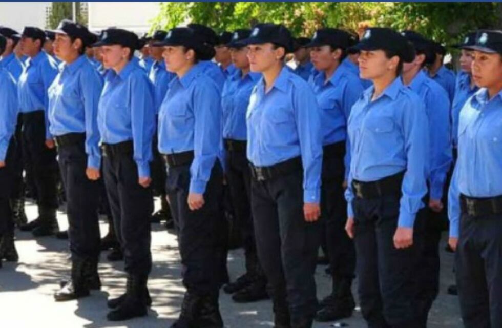 La Policía del Chubut desfiló al ritmo de “Vamos Argentina” para alentar a la Scaloneta