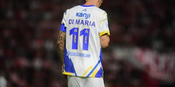 Angel Di María en la cancha de Instituto. (José Gabriel Hernández / La Voz).