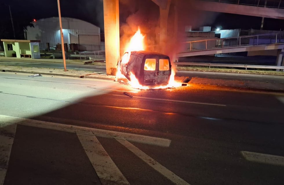Un hombre murió calcinado tras chocar y quedarse atrapado en su auto en Córdoba
