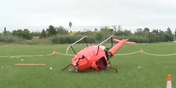 El vehículo quedó destrozado luego del impacto contra el suelo.