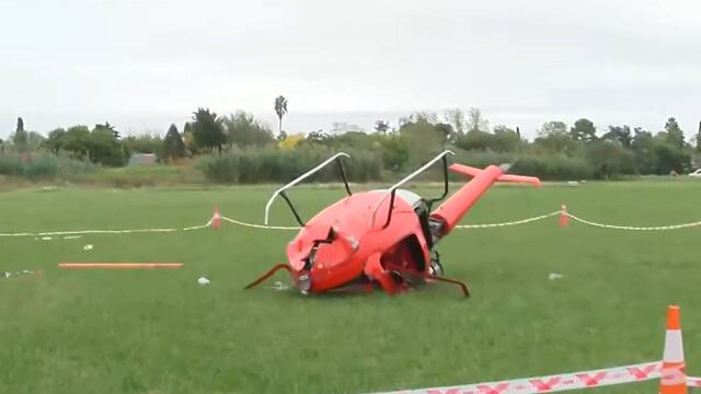 El vehículo quedó destrozado luego del impacto contra el suelo.