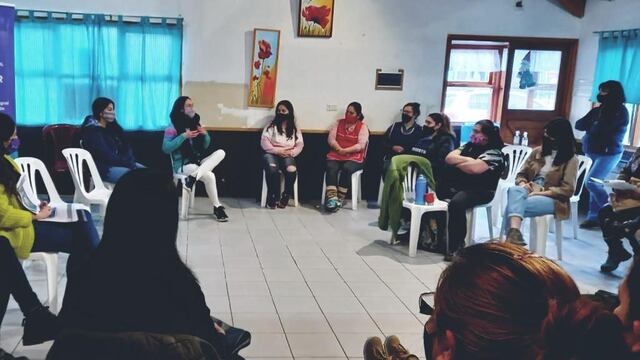 La Secretaría de la Mujer mantuvo un encuentro con la Junta Vecinal del Barrio Kaupen