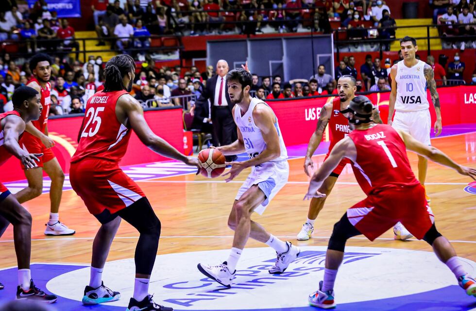 Leandro Bolmaro anotó 11 puntos en el triunfo de Argentina en las eliminatorias para el Mundial de Básquet