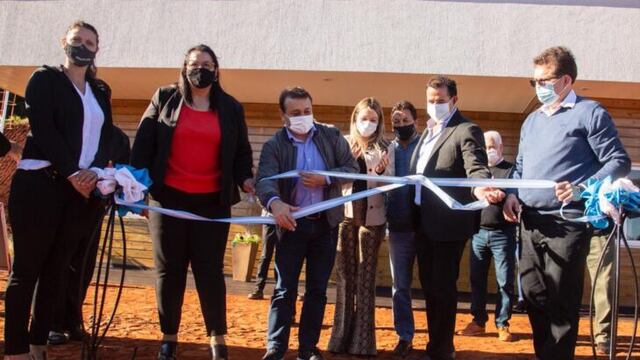 El corte de cinta simbólico de la inauguración