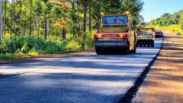 Ejecutan obras viales en Montecarlo.