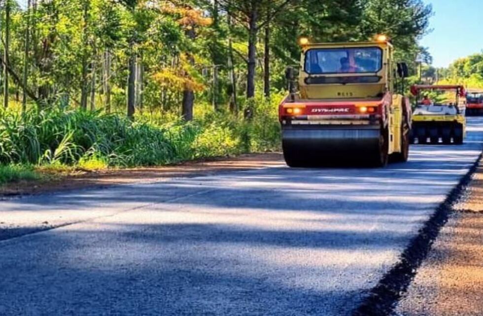 Ejecutan obras viales en Montecarlo