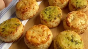 Scones de queso ideales para los mates de la tarde.