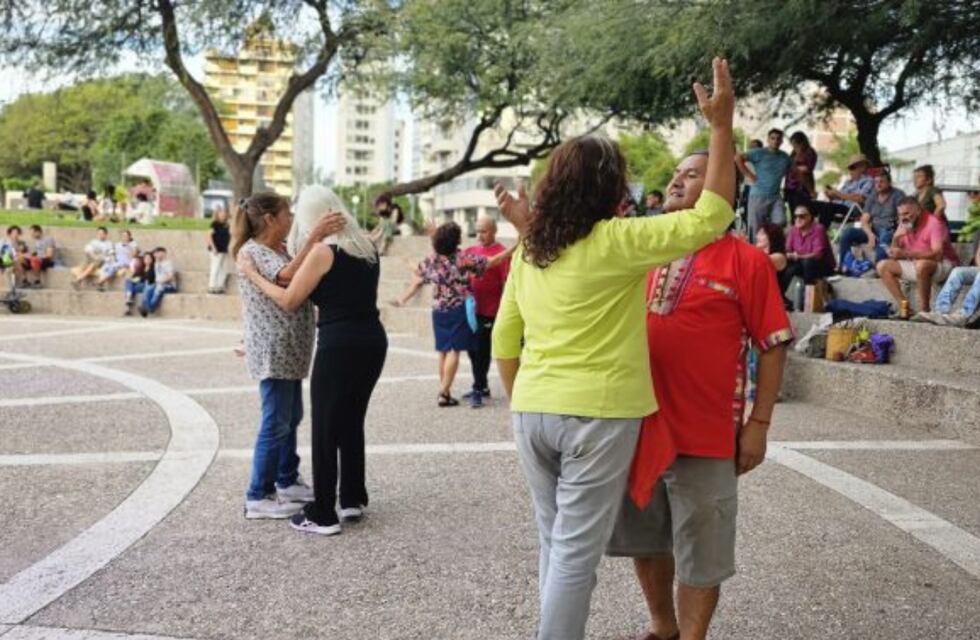 Música y gastronomía: de qué se trata “Domingos de folklore” en el Parque Las Heras de Córdoba