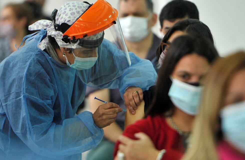 Vacunación en Córdoba: el 30% de los mayores de 18 años ya recibió al menos la primera dosis