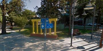 Un policía federal fue encontrado muerto con un disparo en la cabeza en una plaza en Santiago