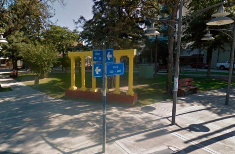 Un policía federal fue encontrado muerto con un disparo en la cabeza en una plaza en Santiago