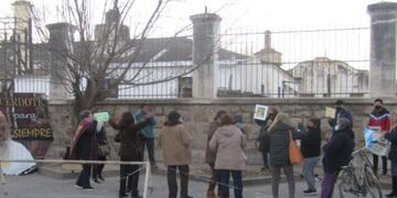Seguidores de Rosa Torino se manifestaron en la entrada del penal de Villa Las Rosas