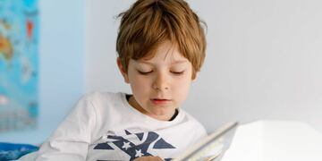 salud rumbos niño leyendo 
leer