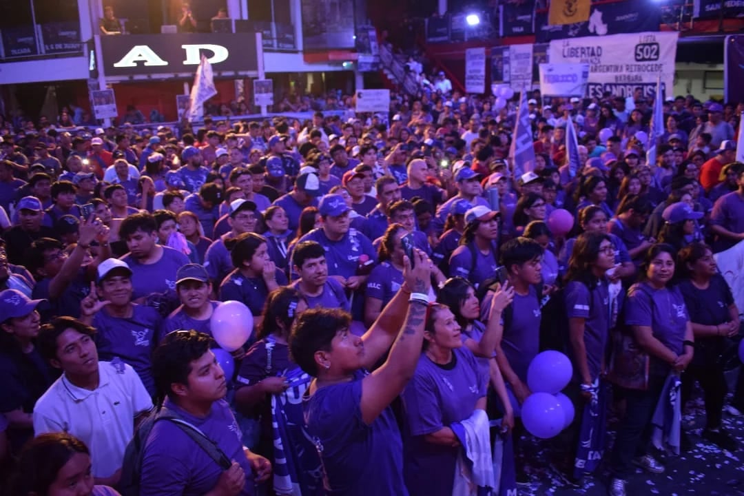 Una gran cantidad de jóvenes fue la presencia dominante en el acto de cierre de campaña de La Libertad Avanza Jujuy.
