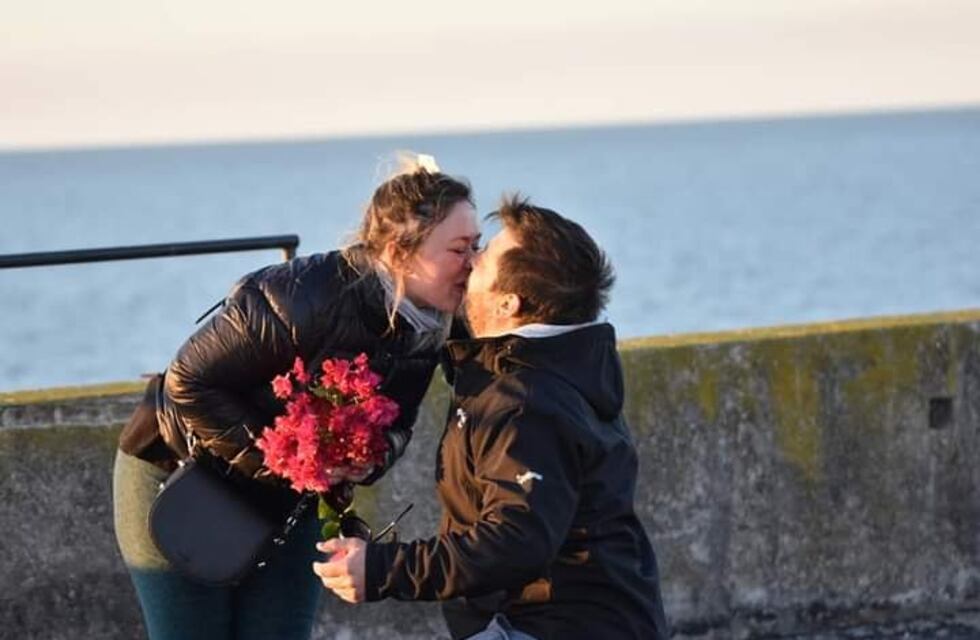 Miramar de Ansenuza: le propuso casamiento a su novia en el Gran Hotel Viena