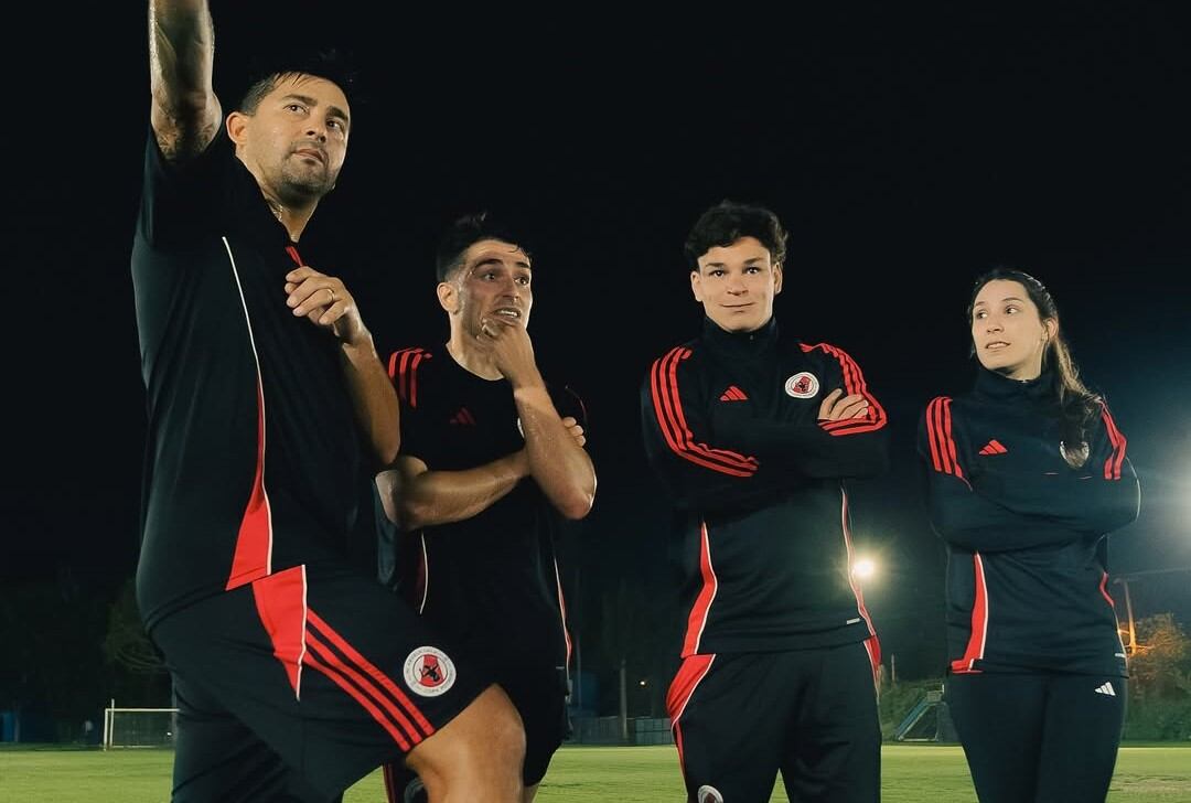 Matías Luque juega la Copa Potrero para el equipo de Julián Álvarez