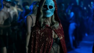 The Fall of the House of Usher. Carla Gugino as Verna in episode 102 of The Fall of the House of Usher. Cr. Eike Schroter/Netflix © 2023