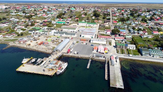 Para fortalecer los vínculos, Argentina otorga becas a estudiantes británicos en Malvinas