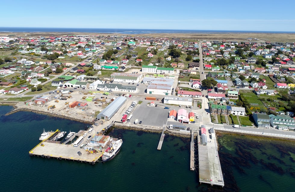 Para fortalecer los vínculos, Argentina otorga becas a estudiantes británicos en Malvinas