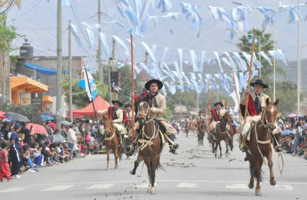 Multitudinaria participación en actividades conmemorativas del Éxodo Jujeño