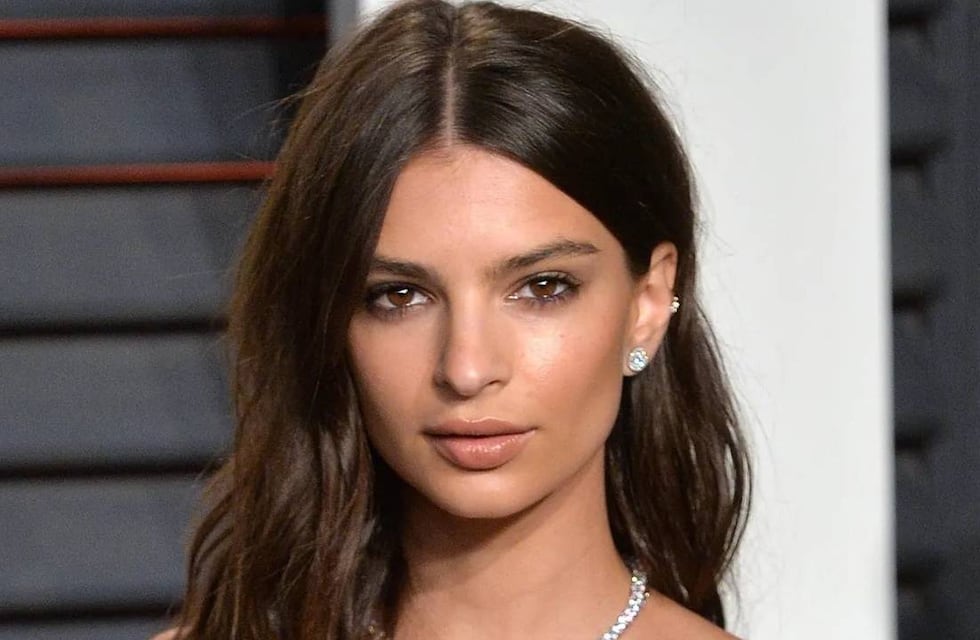 Emily Ratajkowski viajó en moto con un look veraniego que subió la temperatura en Instagram
