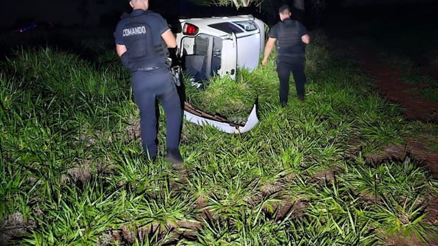 Una familia resultó herida tras volcar su auto al esquivar un perro en la Ruta 103 en Villa Bonita.