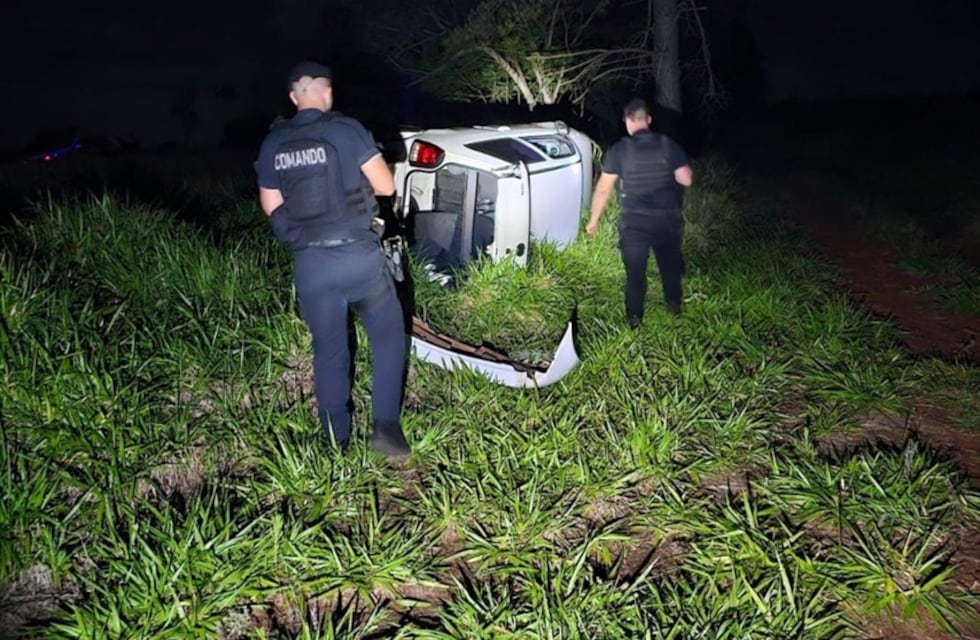 Una familia resultó herida tras volcar su auto al esquivar un perro en la Ruta 103 en Villa Bonita