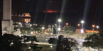 Incendios en las islas del delta del Paraná frente a Rosario.