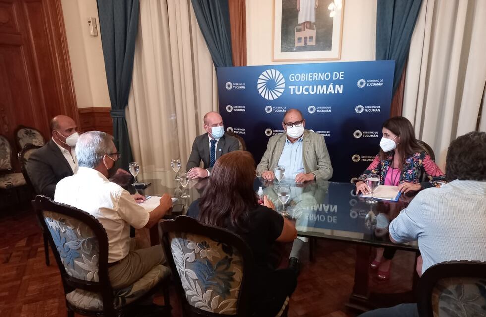 El lunes comienzan las clases: acordaron un aumento a los docentes del 30% en dos partes