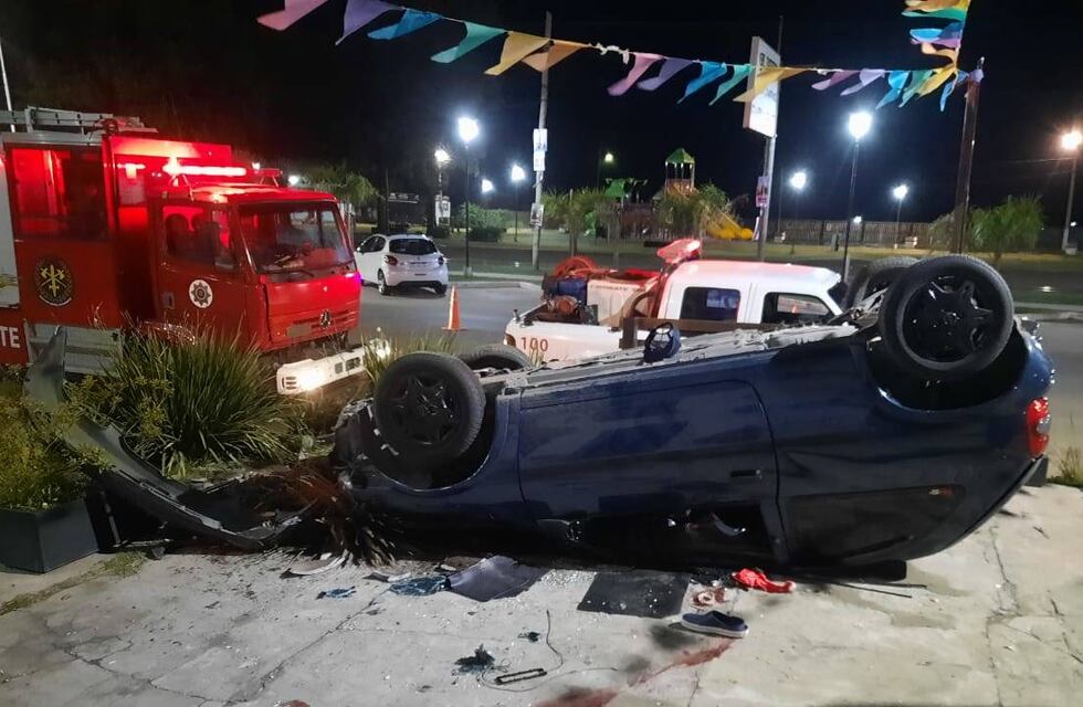 Tragedia vial: un joven chocó contra una heladería y murió