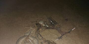 Un motociclista de 39 años murió producto del tremendo impacto.
