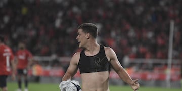 El festejo que no fue, la hazaña que no se concretó. Federico Girotti comienza a lamentarlo. Talleres se quedó afuera de cuartos de Copa de la Liga (Federico López Claro / La Voz).