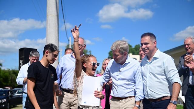 Se entregaron en Gualeguaychú 30 nuevas viviendas en el Barrio VICOER