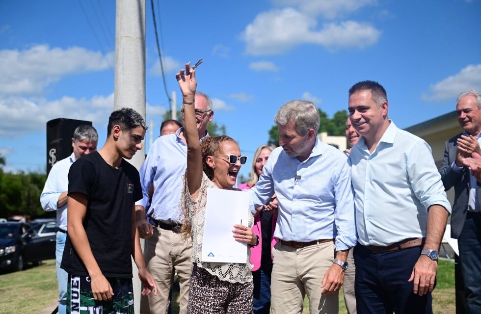 Se entregaron en Gualeguaychú 30 nuevas viviendas en el Barrio VICOER