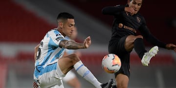 El marcador central de 28 años pasó por Racing Club. (AP)