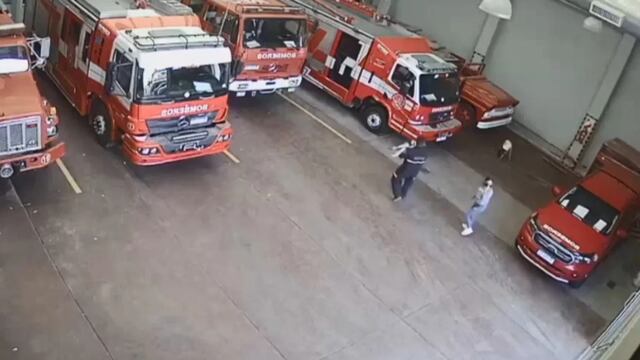 Bomberos Voluntarios de Puerto Madryn salvaron a una nena que se estaba ahogando con una golosina.
