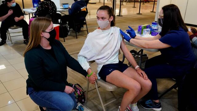 VACUNAS. Vacunación contra el Covid-19. (AP)
