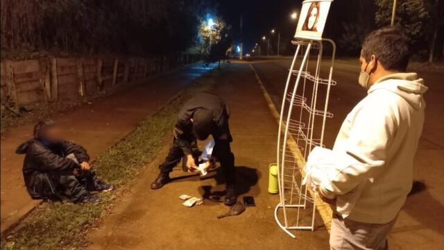 Transportaba un exhibidor y terminó detenido por no poder justificar su procedencia.