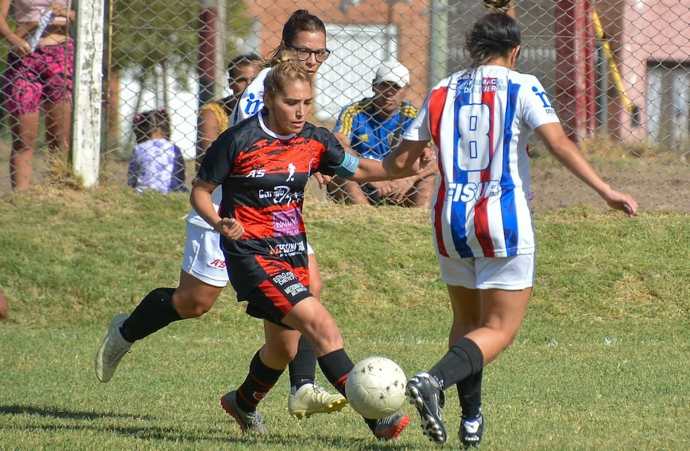 Fútbol Femenino: volvió el clásico puntaltense y terminó empatado