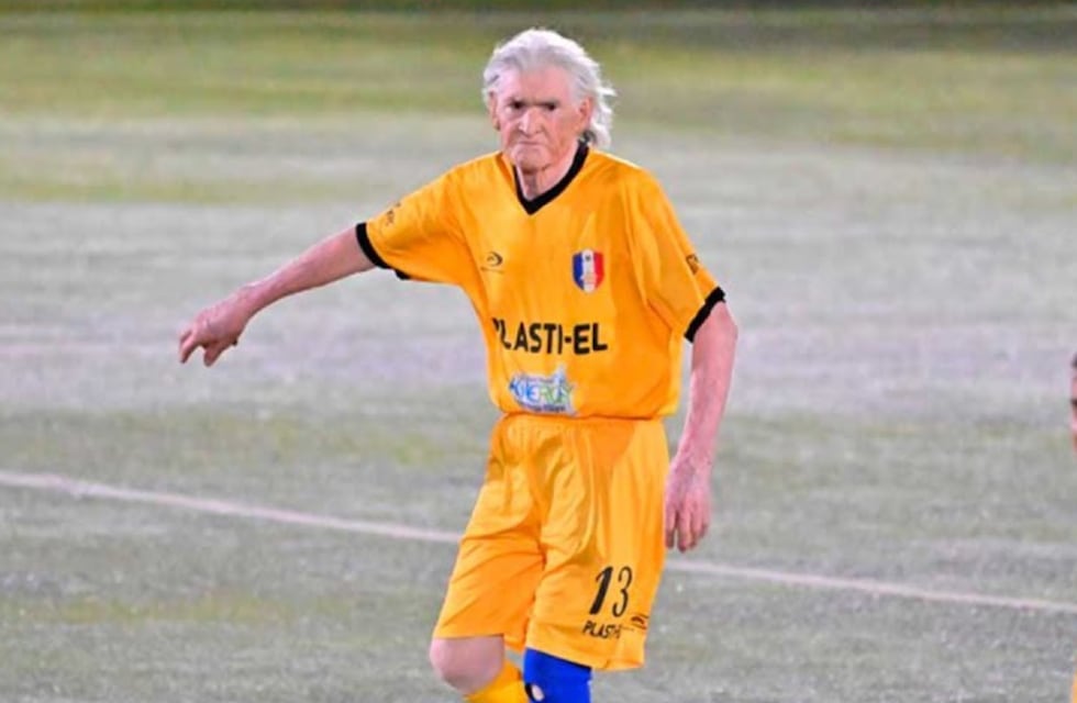 “La receta es la familia”: la historia del cordobés que tiene 84 años y juega al fútbol