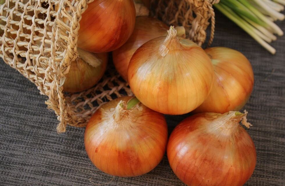 Un tip de ahorro: el truco viral para que la cebolla dure fresca más tiempo