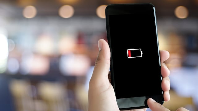 Trucazo que pocos conocen: cómo transferir batería desde un iPhone 15 a un celular Android.