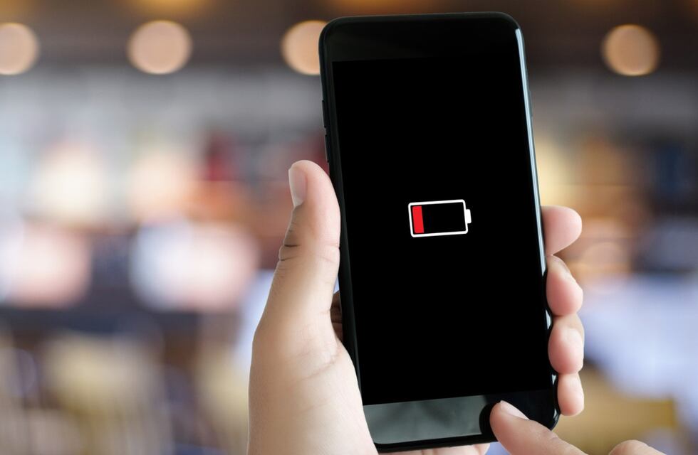 Trucazo que pocos conocen: cómo transferir batería desde un iPhone 15 a un celular Android
