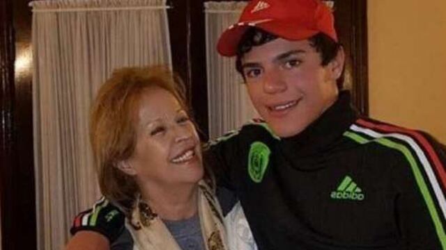 Leonor Gine junto a su nieto, Agustín Morales