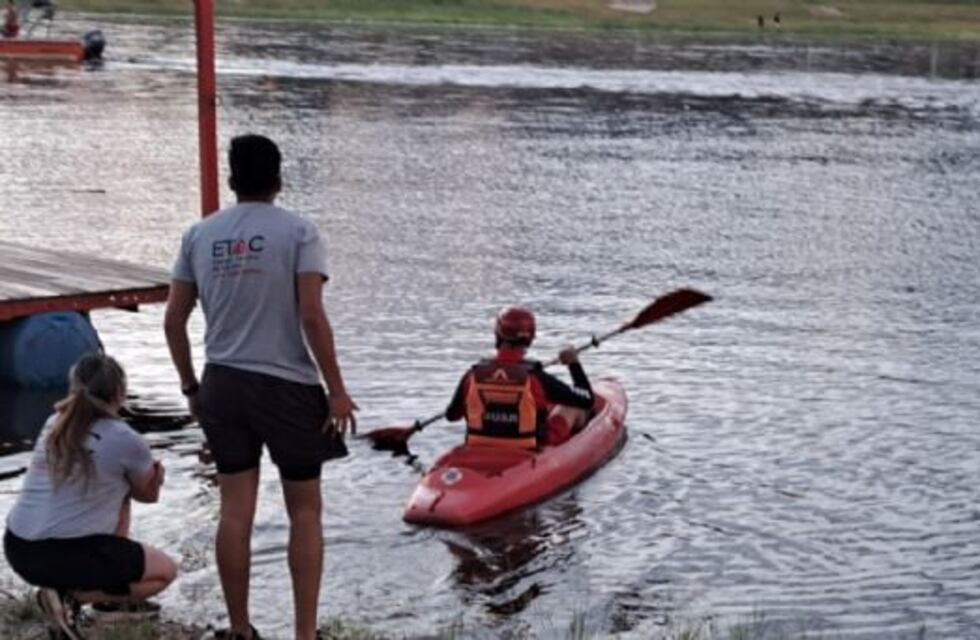 Reanudan la búsqueda del hombre que se lanzó al río San Antonio en medio de la feroz crecida