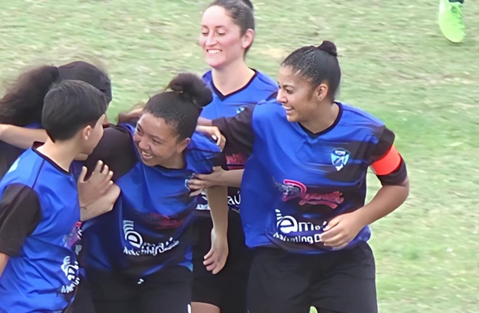 Fútbol Femenino: Puerto Belgrano ganó y sigue como líder en la “A”