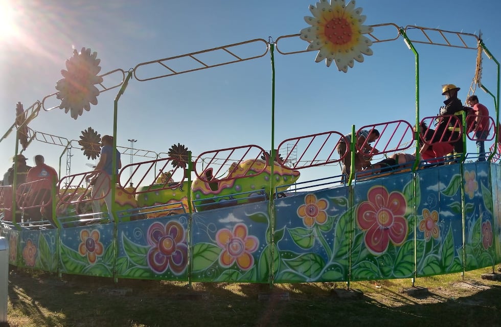 Accidente en un parque de diversiones en la Costa Atlántica: se descarriló un vagón de una montaña rusa y hay siete heridos